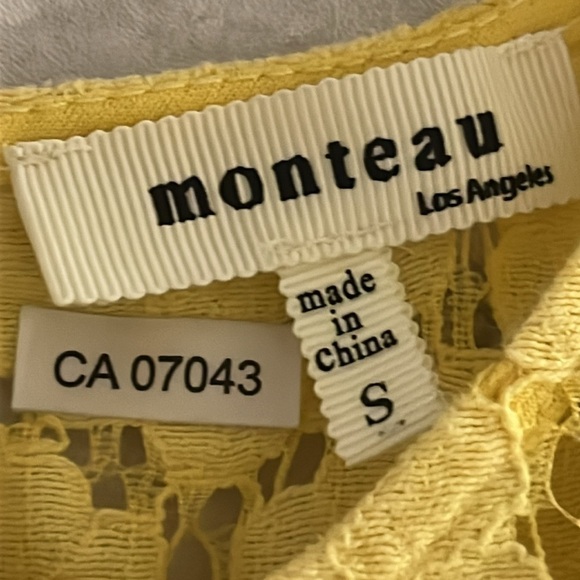 Monteau Los Angeles lace, lined cap sleeve top- size small
MLDE 12 - Picture 2 of 6